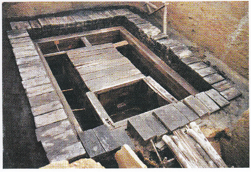 西汉时期曾两次在临湘(今长沙一带)设长沙国,刘邦封吴芮为长沙王,文帝