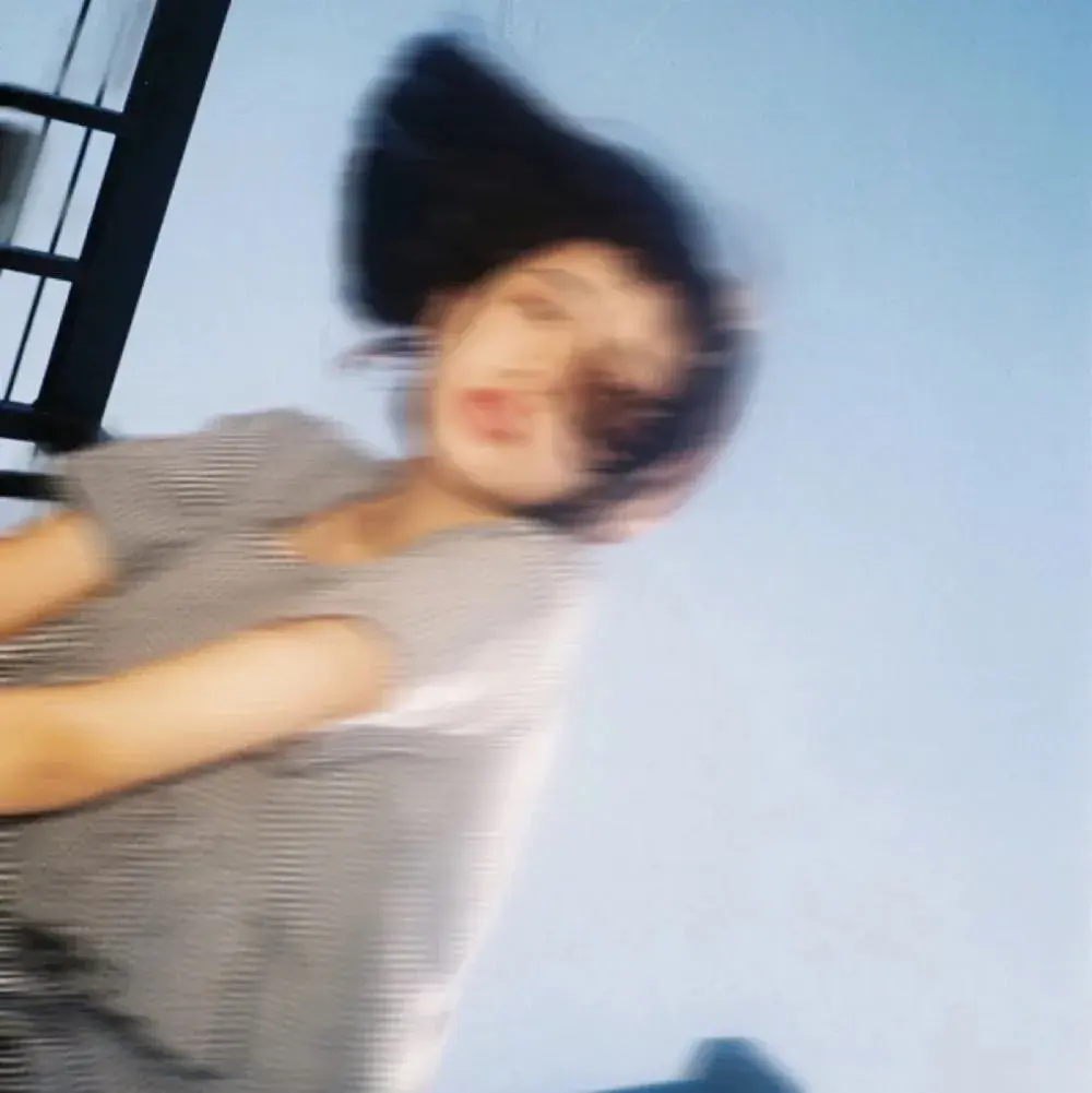 高级感丨模糊重影个性十足女生头像 - 知乎