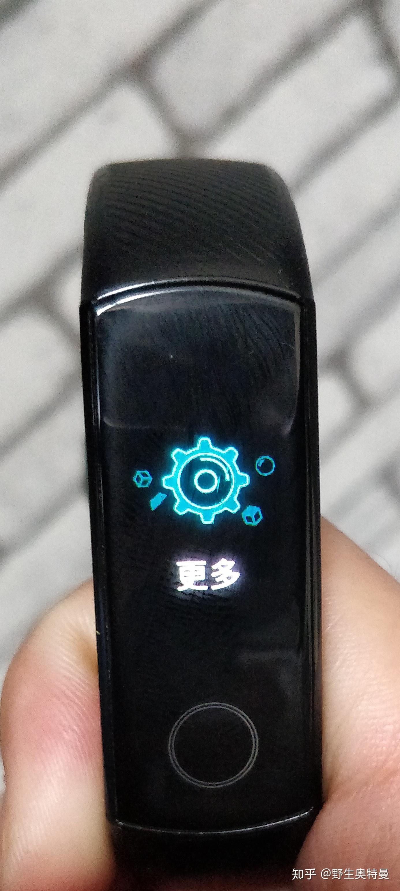 手机上怎么找手环 v2-d542f3aa84e01df5c7c2296a36f5b4e1_r.jpg