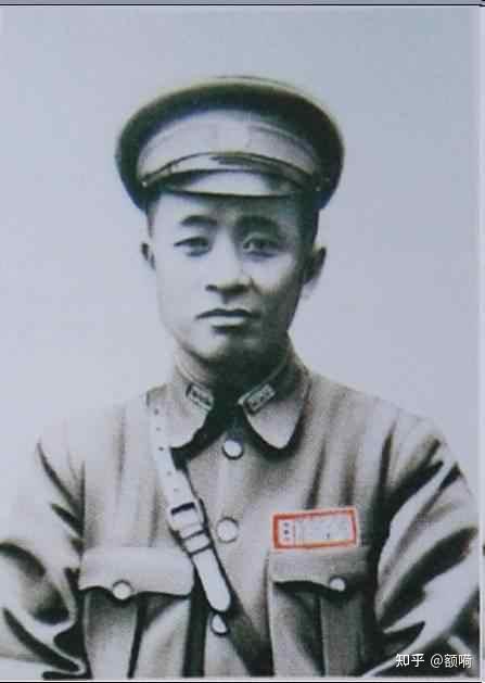 文骈继位成为西江君,而后当上了西江王,因为年幼只能让赣军都尉彭程万