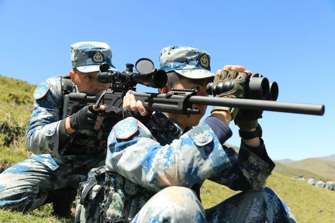 他们沉着冷静迅猛精准那么空降兵的狙击手们就是"战场幽灵"如果飞行员