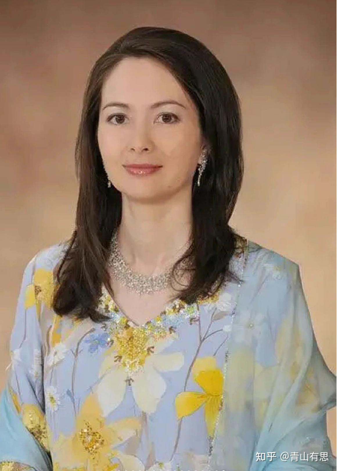 马来西亚小公主不爽就臭脸奶凶表情萌化众人比夏洛特还可爱