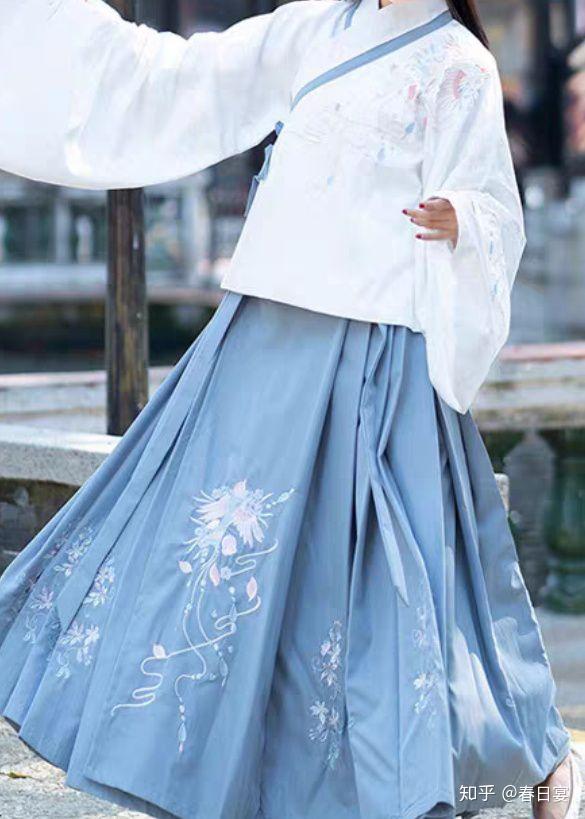 明制汉服灰蓝色上袄灰蓝色马面裙配什么颜色的披风