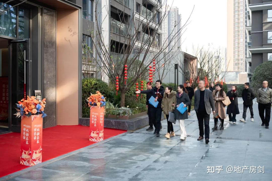 西安2025交付标杆实锤！中粮大悦未来城首交即巅峰，千亩大盘的兑现底气 - 知乎