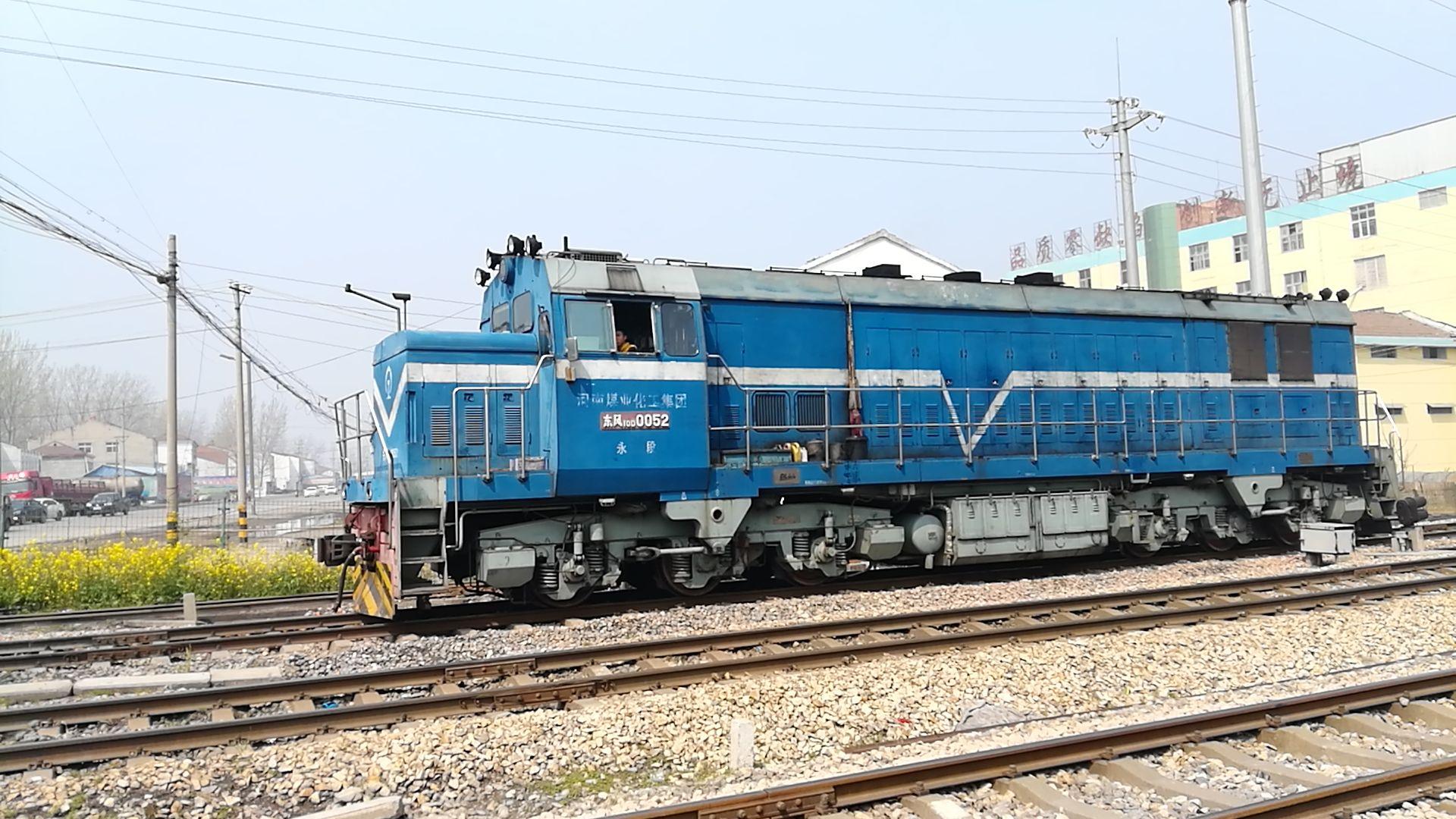 照片为0052通过陈四楼线宿县道口3道,前往机务段方向东风10d 0052