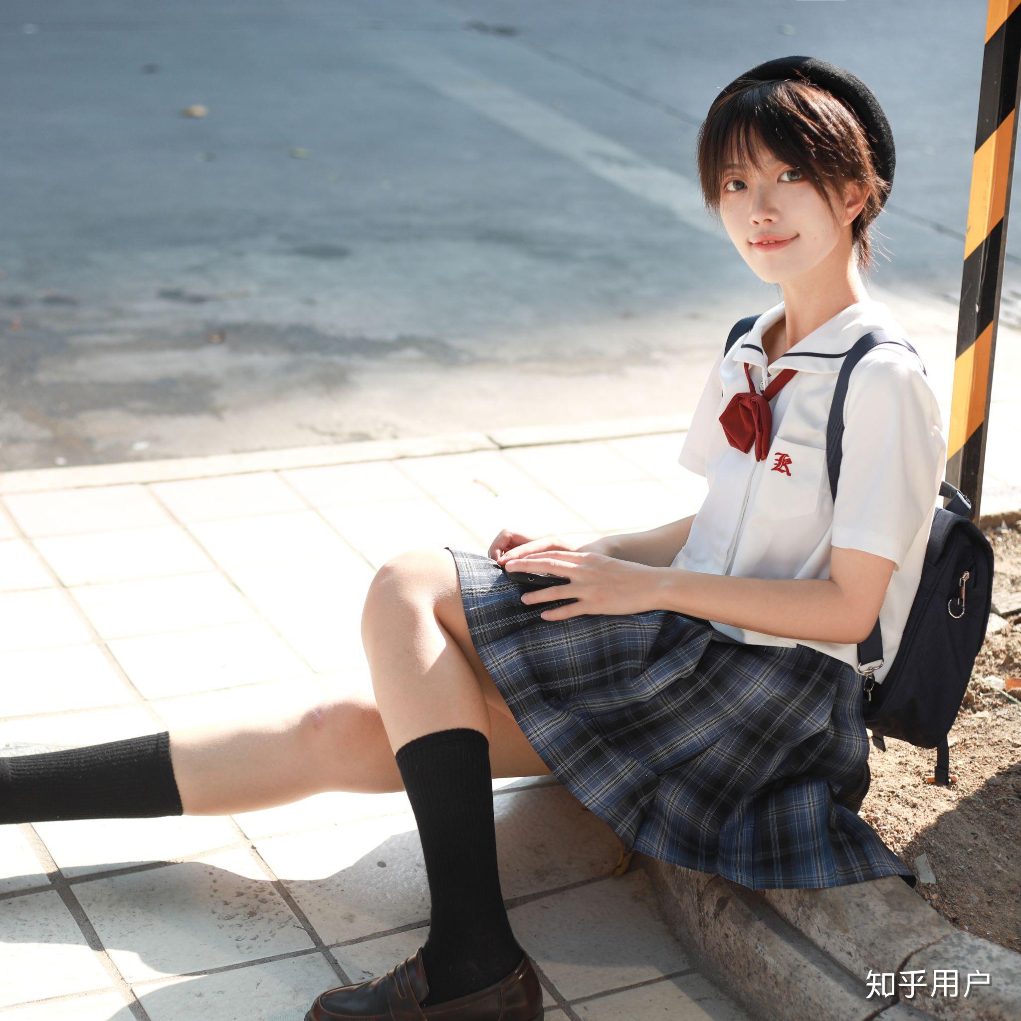 短发穿lo裙或jk制服真的好看吗