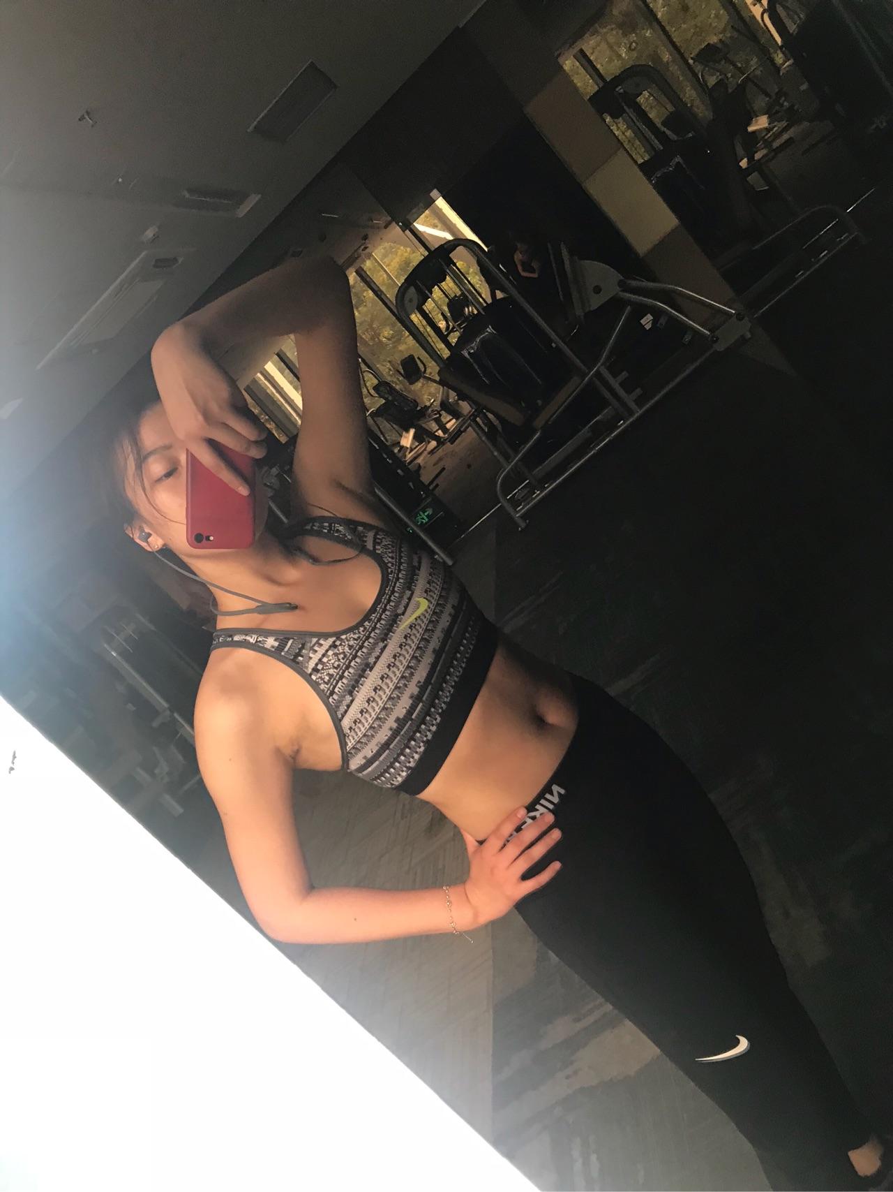 去健身房的时候女生应不应该化妆?