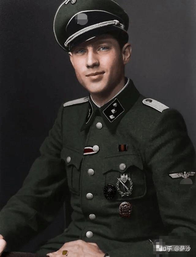 二战德军的军服究竟是谁设计的1919年8月11日魏玛宪法生效