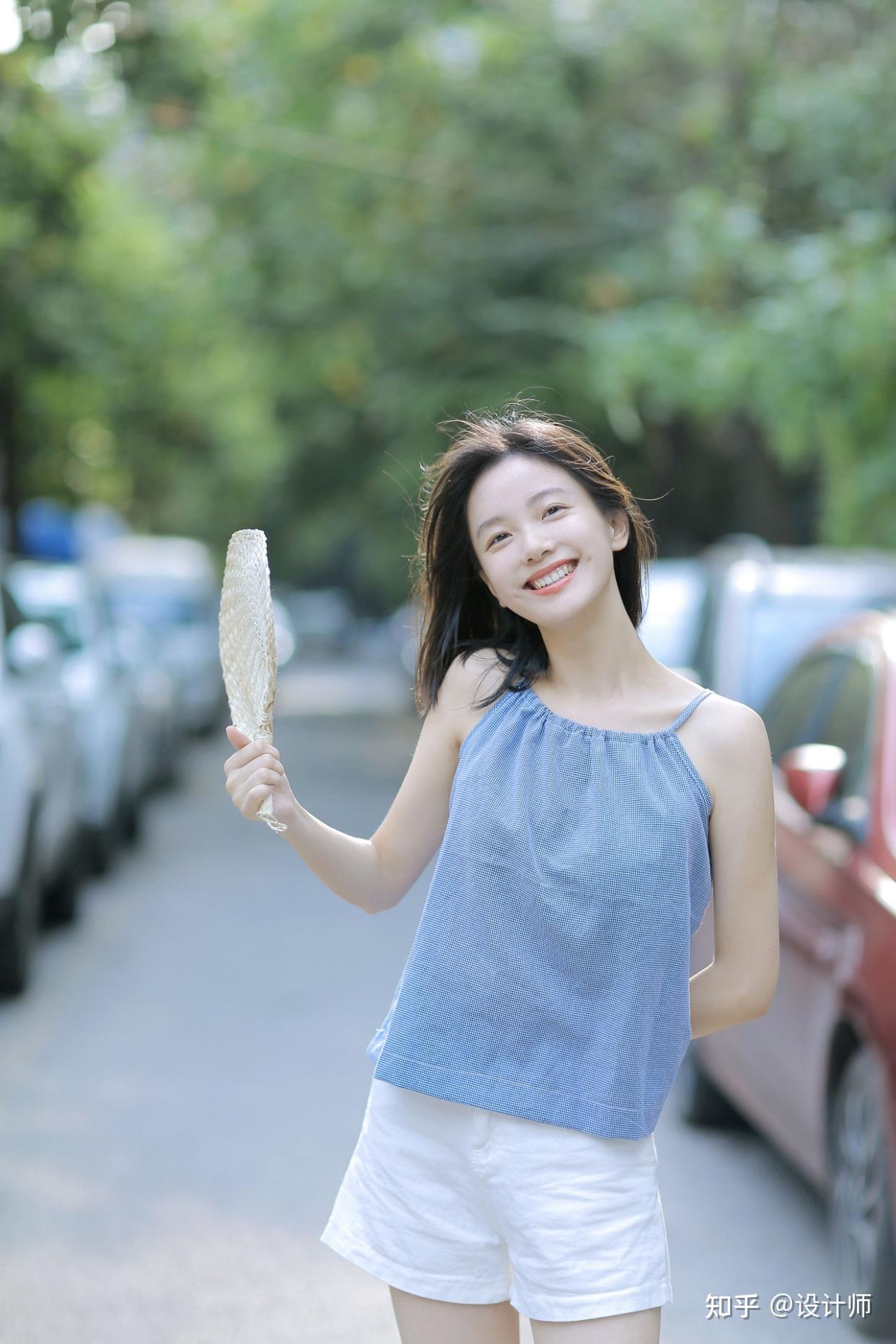 人像姿势推荐这些走到哪便能拍到哪的万能姿势拍照自然又上镜