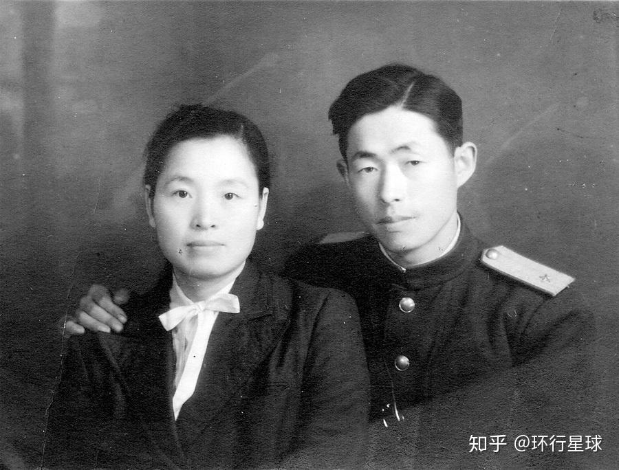 70图为郑律成与妻子丁雪松合影.