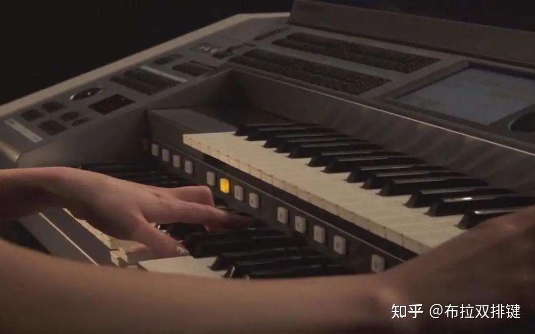 学双排键能更全面的学习音乐跟学钢琴比起来,学习双排键在学习音乐