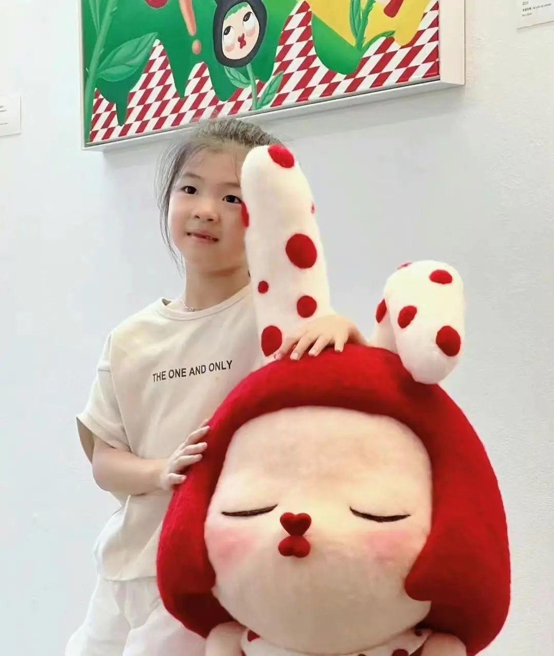 章子怡带儿子女儿齐亮相醒醒罕见出镜好漂亮她穿休闲装太年轻