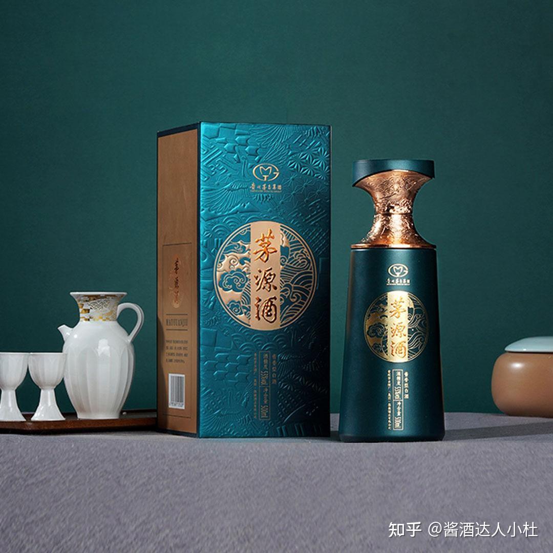 茅源酒瓶颈仙鹤独立,高雅大方,寓意青春永驻,长寿富贵.