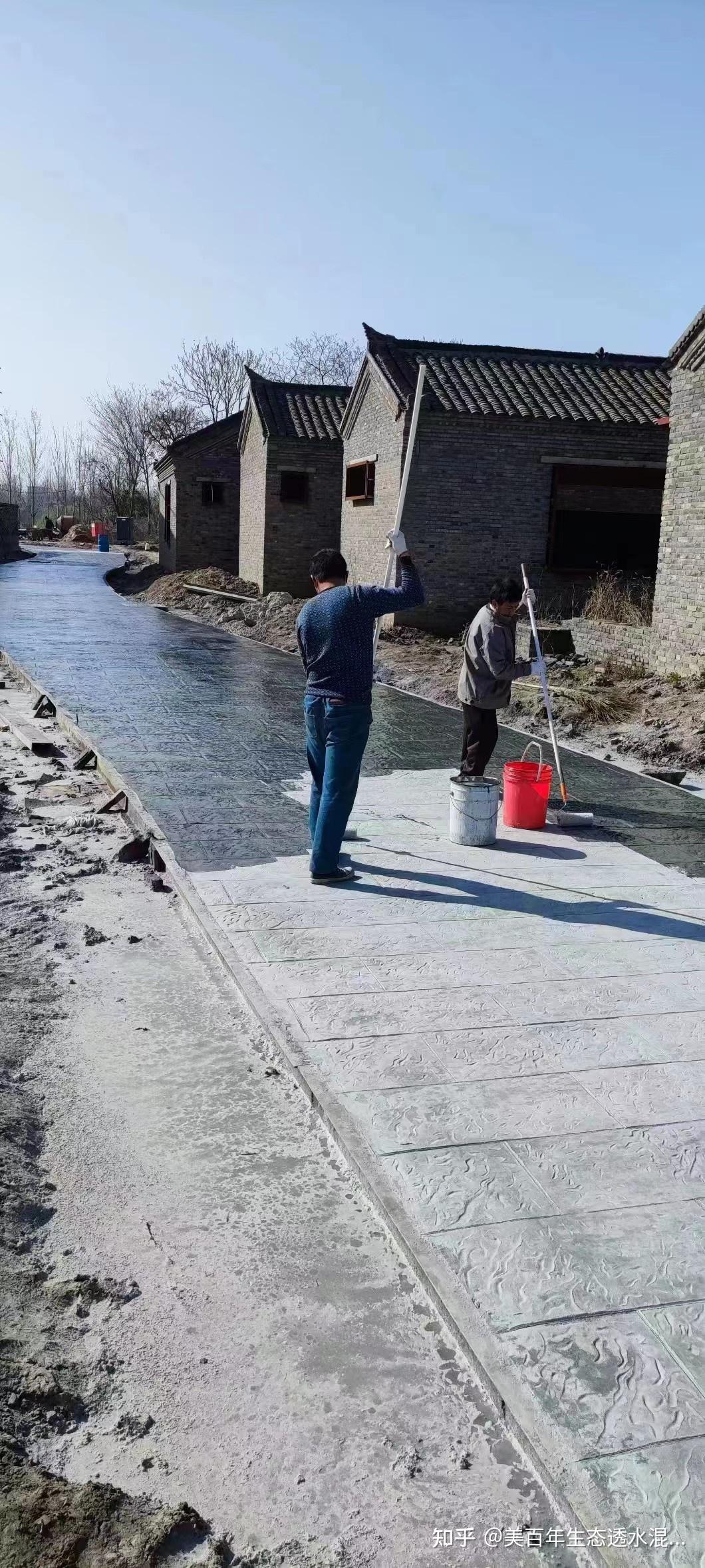 压花地坪为一次成型的整体铺装,施工完成后,只能对局部小细节进行处理