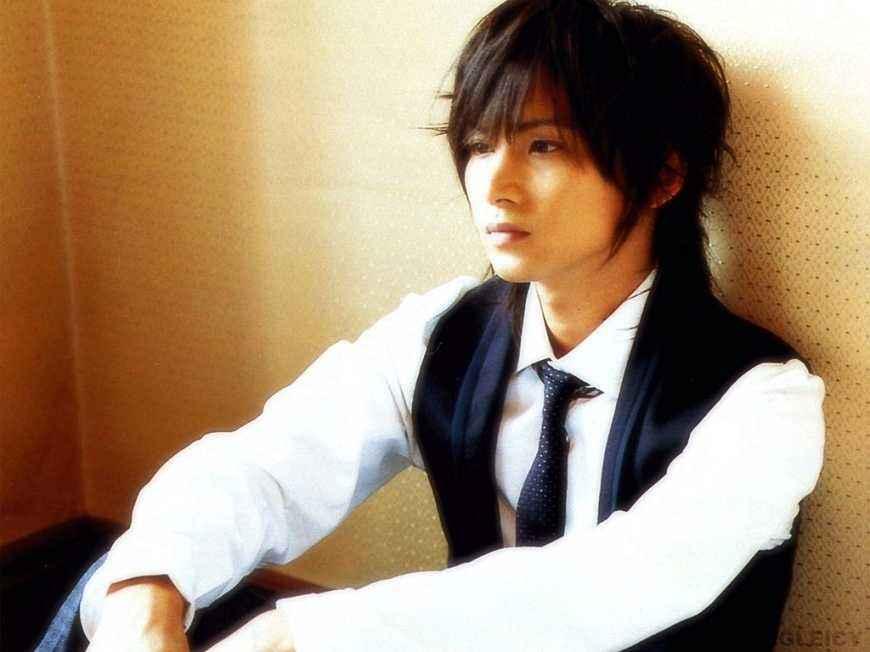 堂本光一在剧中扮演优等生影山留加.