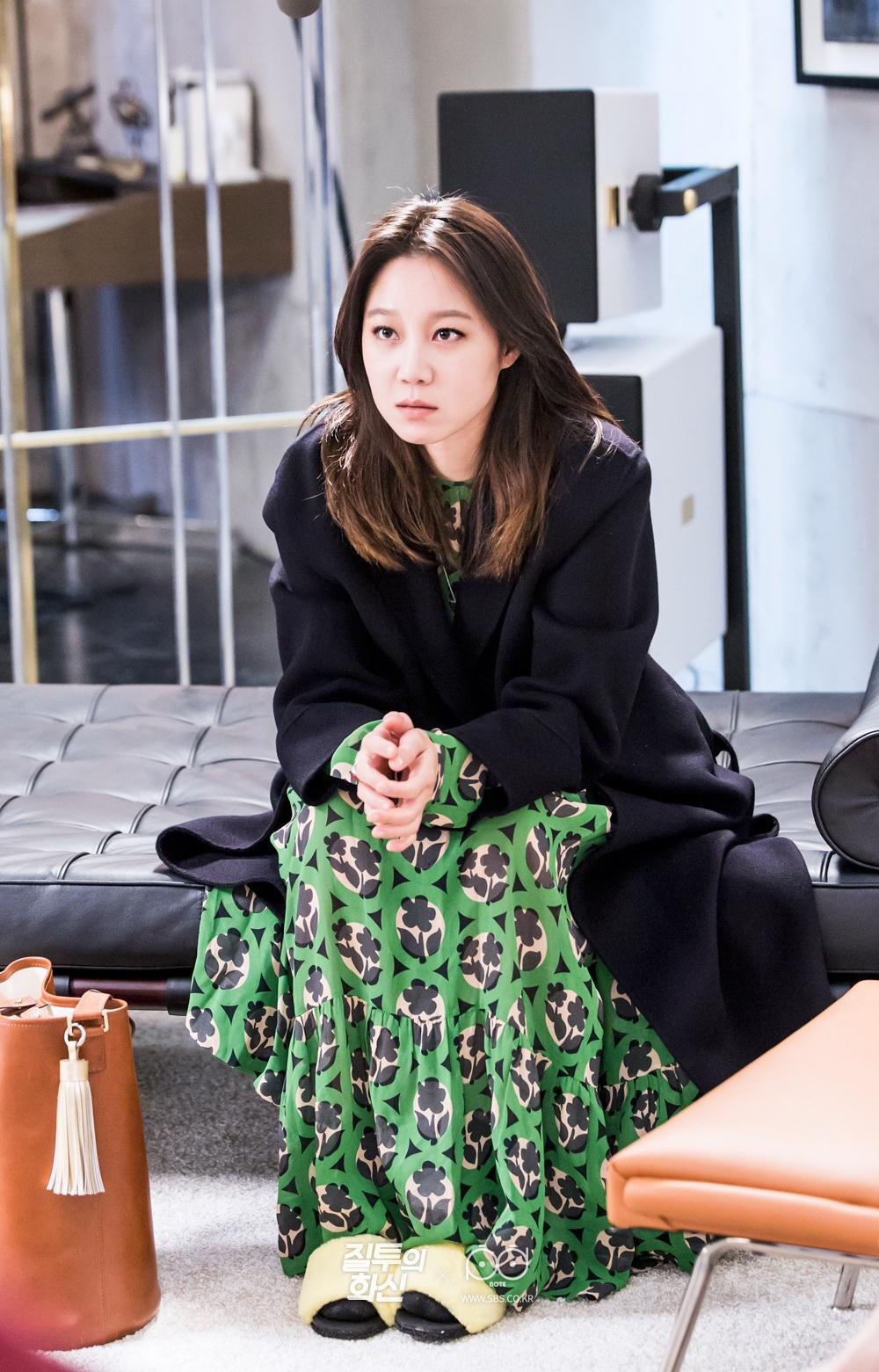 人肉种草机孔孝真毛衣和大衣都超想买