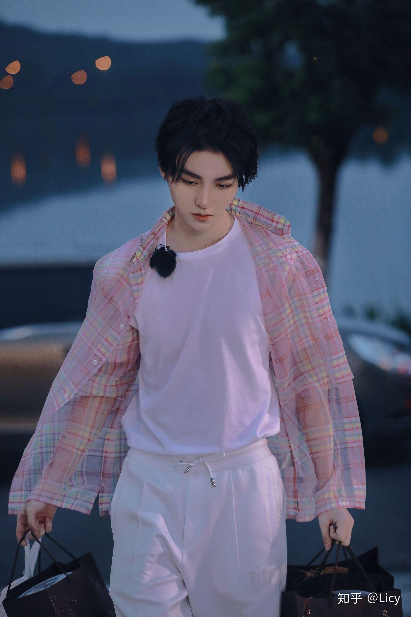 集美们有没有王俊凯的中分照