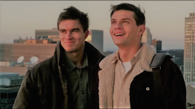 他带着dan到自己曾经看烟火的楼顶观望帝国大厦,甚至用帝国大厦的亮灯