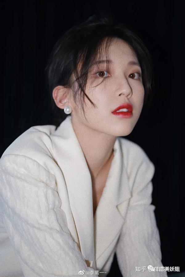 港媒不仅不清楚李思德的长相,就连她的名字也不知道,还以为她叫李燕宁