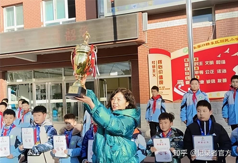 张家口桥东区回民小学以梦为马不负韶华升旗仪式