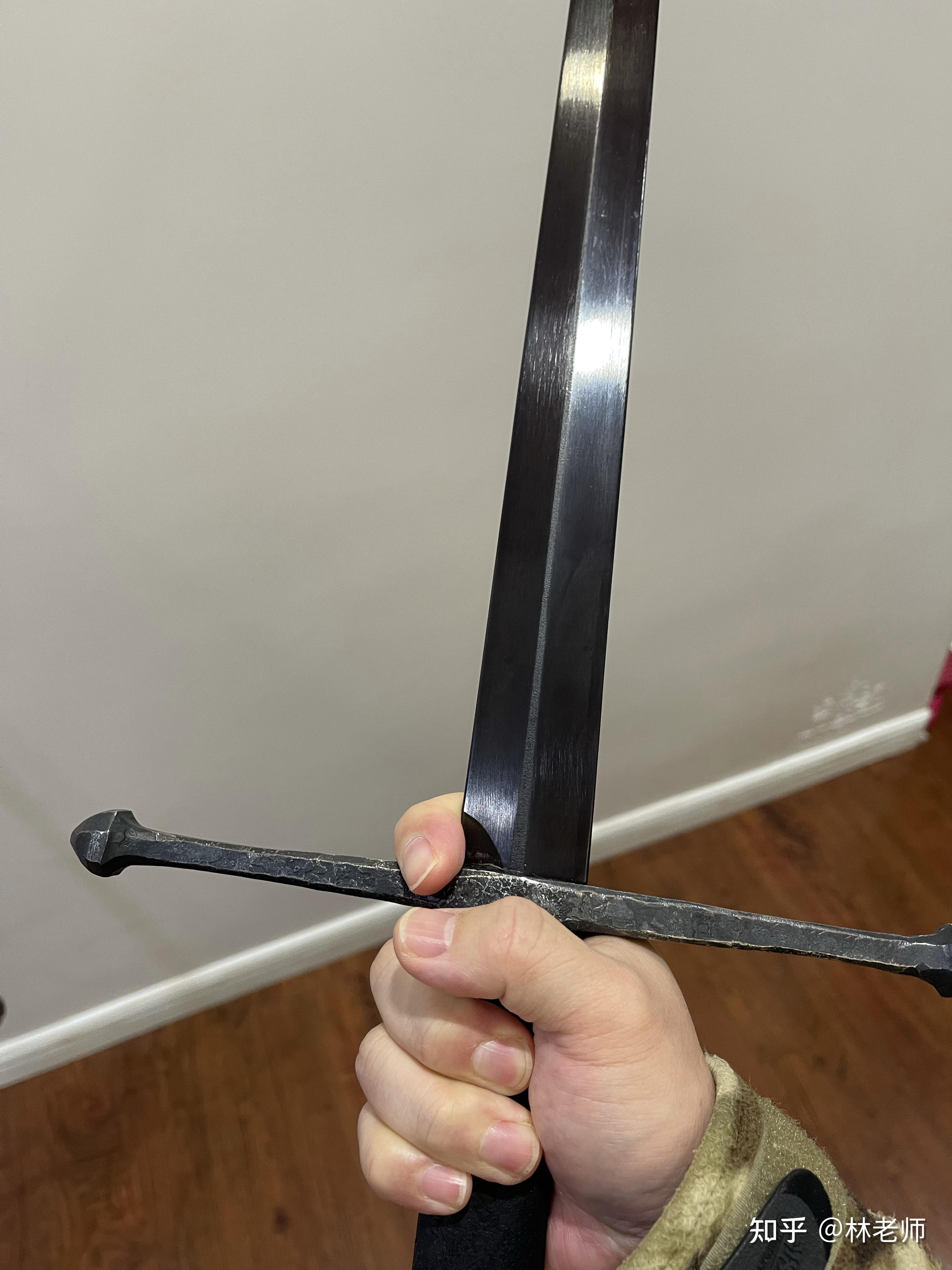 有些剑靠近护手的一部分不开刃,那为什么不干脆把柄做长点,剑身做短一