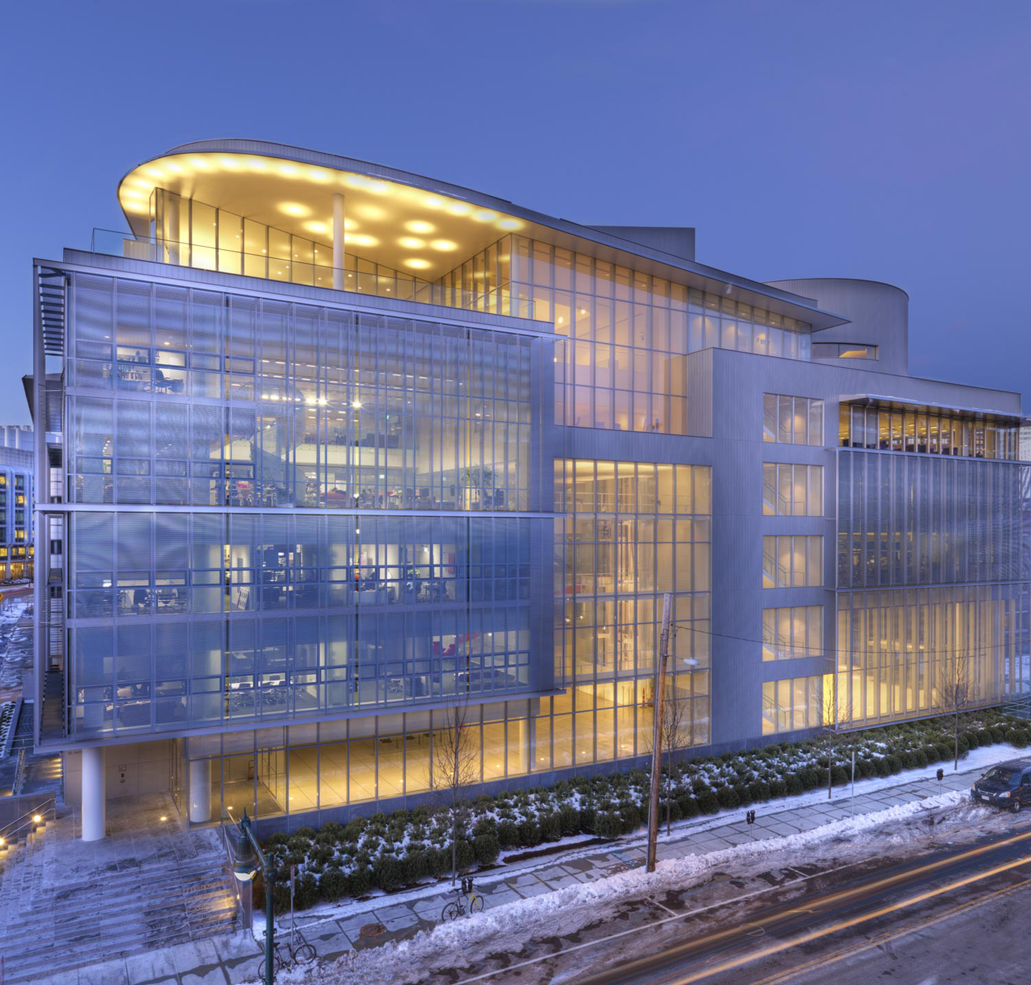 美国麻省理工学院的图书馆资源丰富,藏书量高达500万册,而图书馆包罗