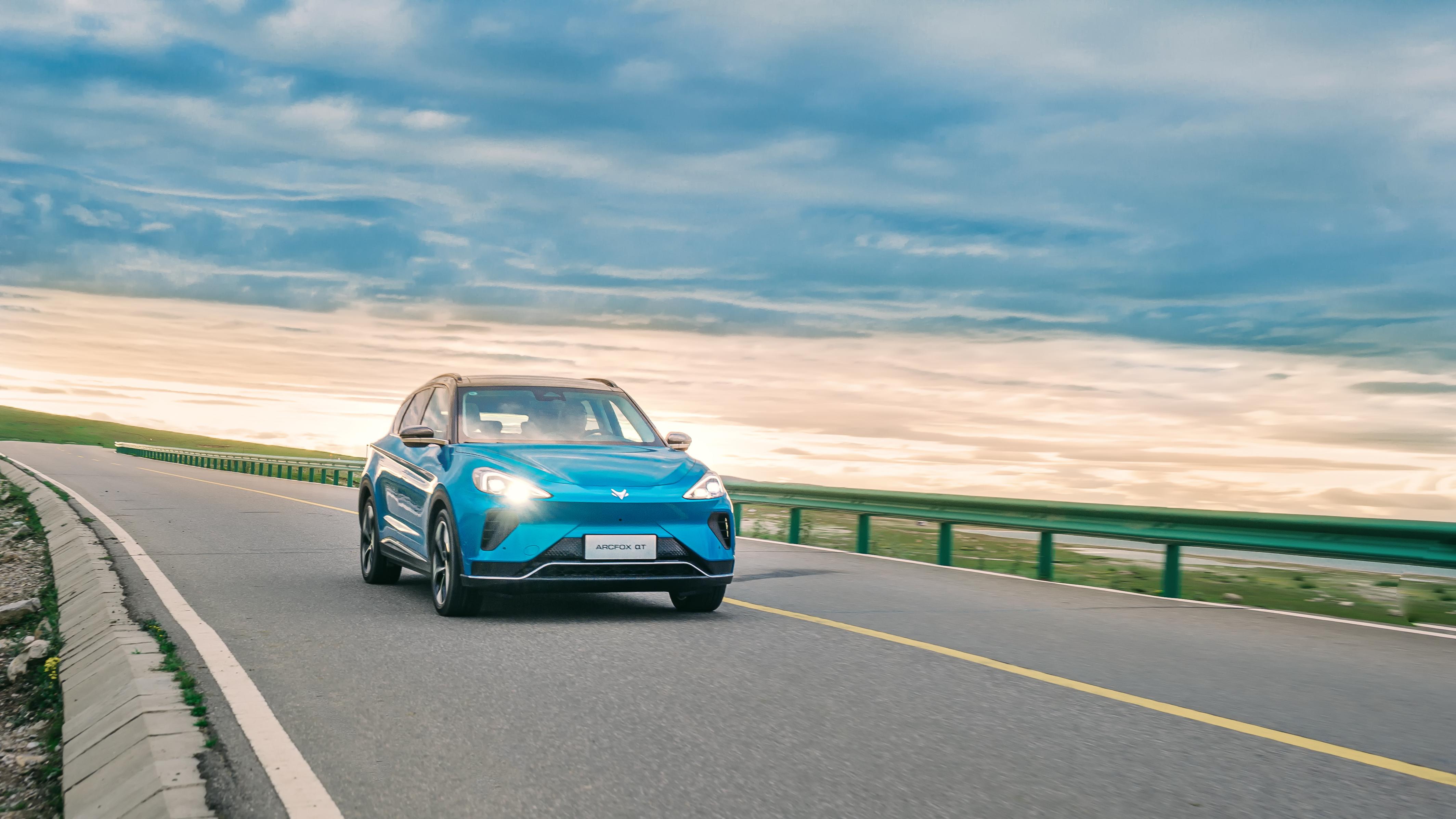 早期的新能源汽车,特别是纯电动汽车,受限于彼时的电池技术,续航里程