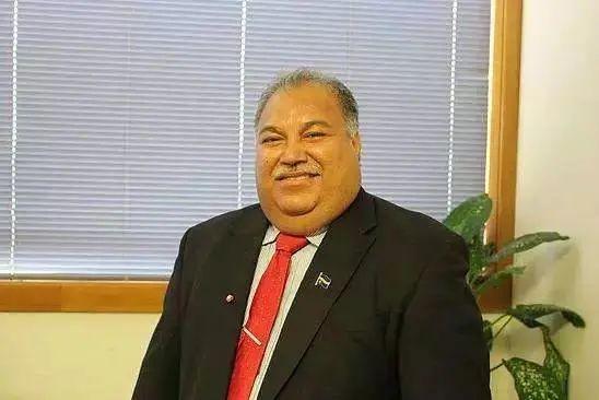 瑙鲁总统瓦卡有点慌,不得不改口承认这是一场"误会",他说,哎呀咱瑙鲁