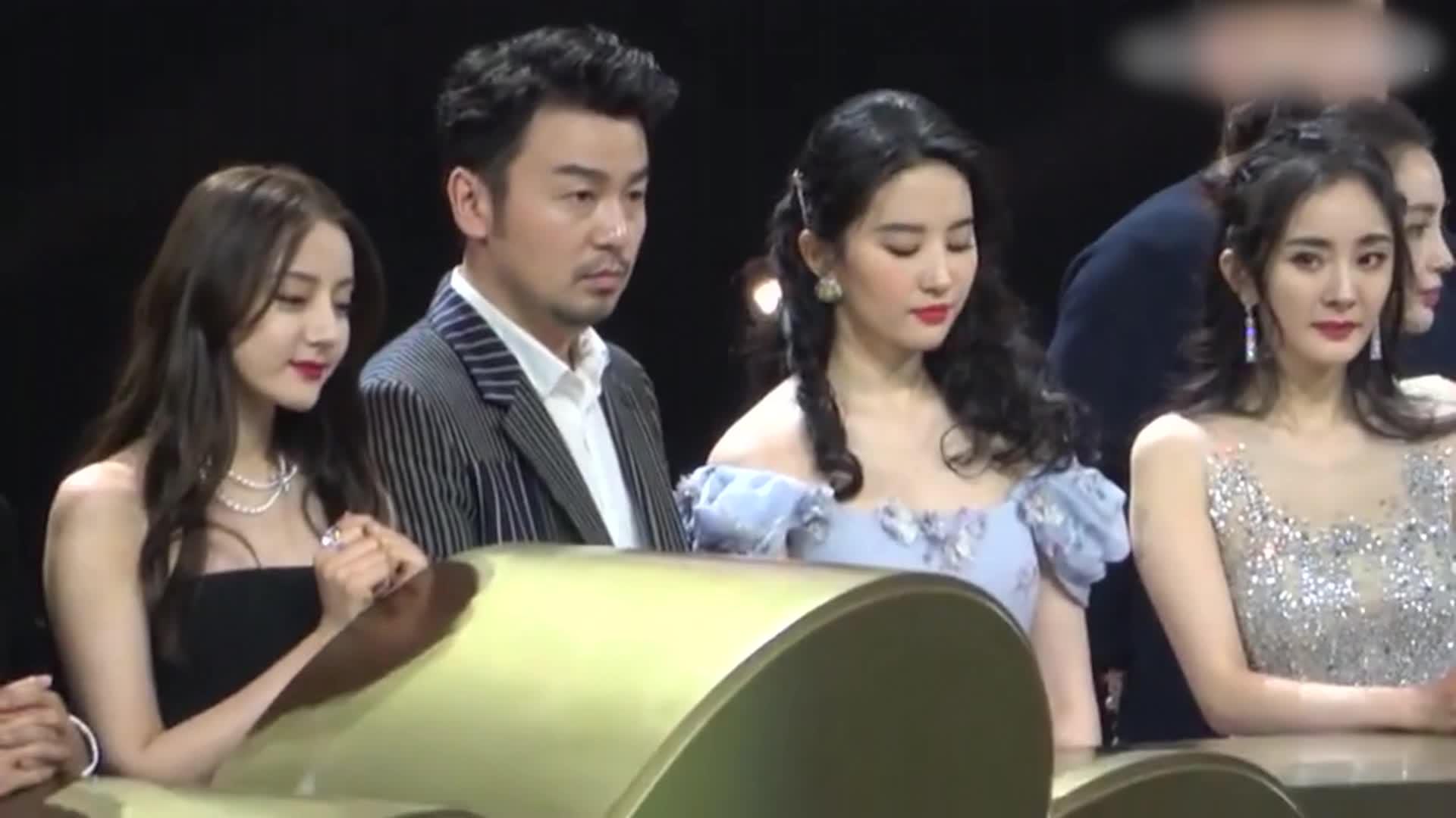 十多年前的刘亦菲有多美杜海涛站在她旁边我好像猪八戒