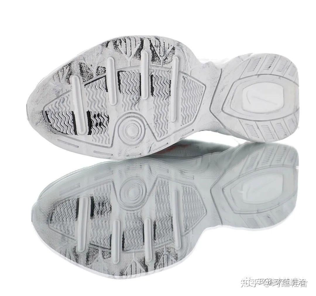 增高鞋底,显高又显瘦,款式新颖,百搭舒适,时尚感十足.