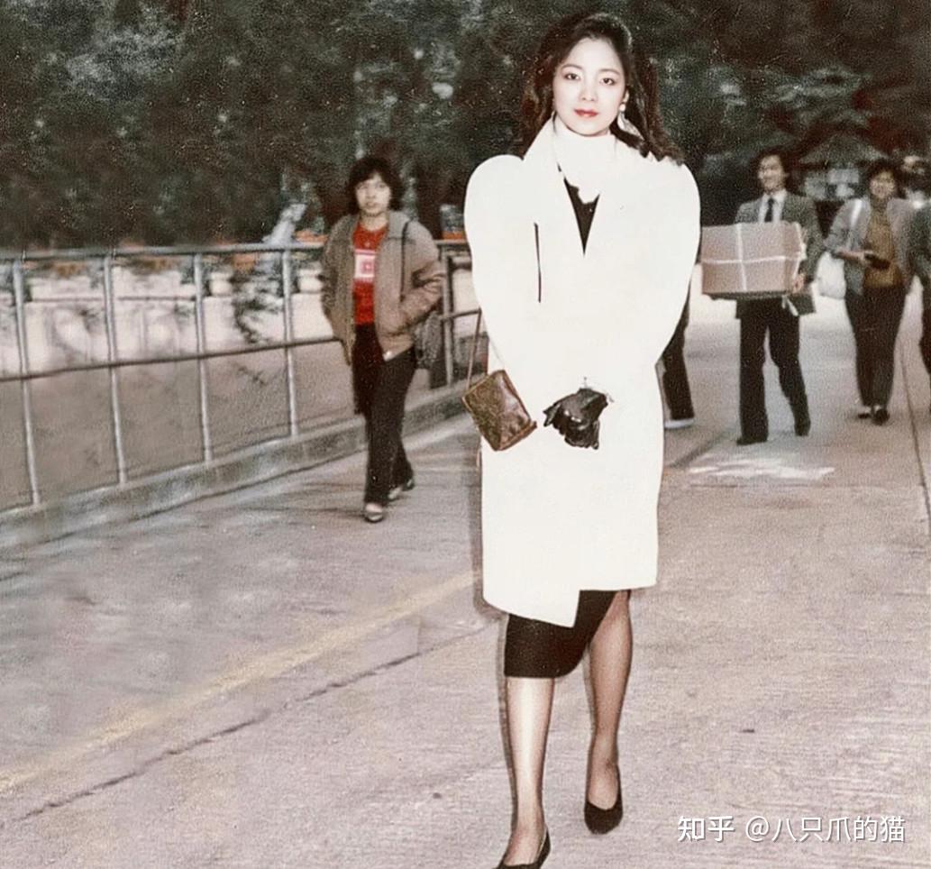当红时期的邓丽君真的很会打扮,很多造型一眼就被美到了