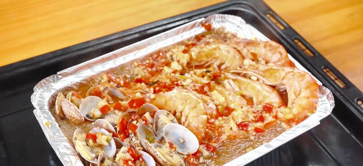 烤箱食谱蒜蓉粉丝烤海鲜碗