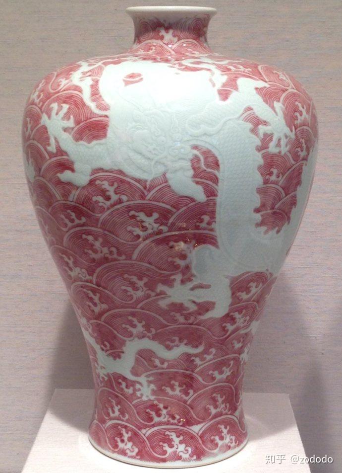 永乐釉里红海水白刻龙纹大梅瓶