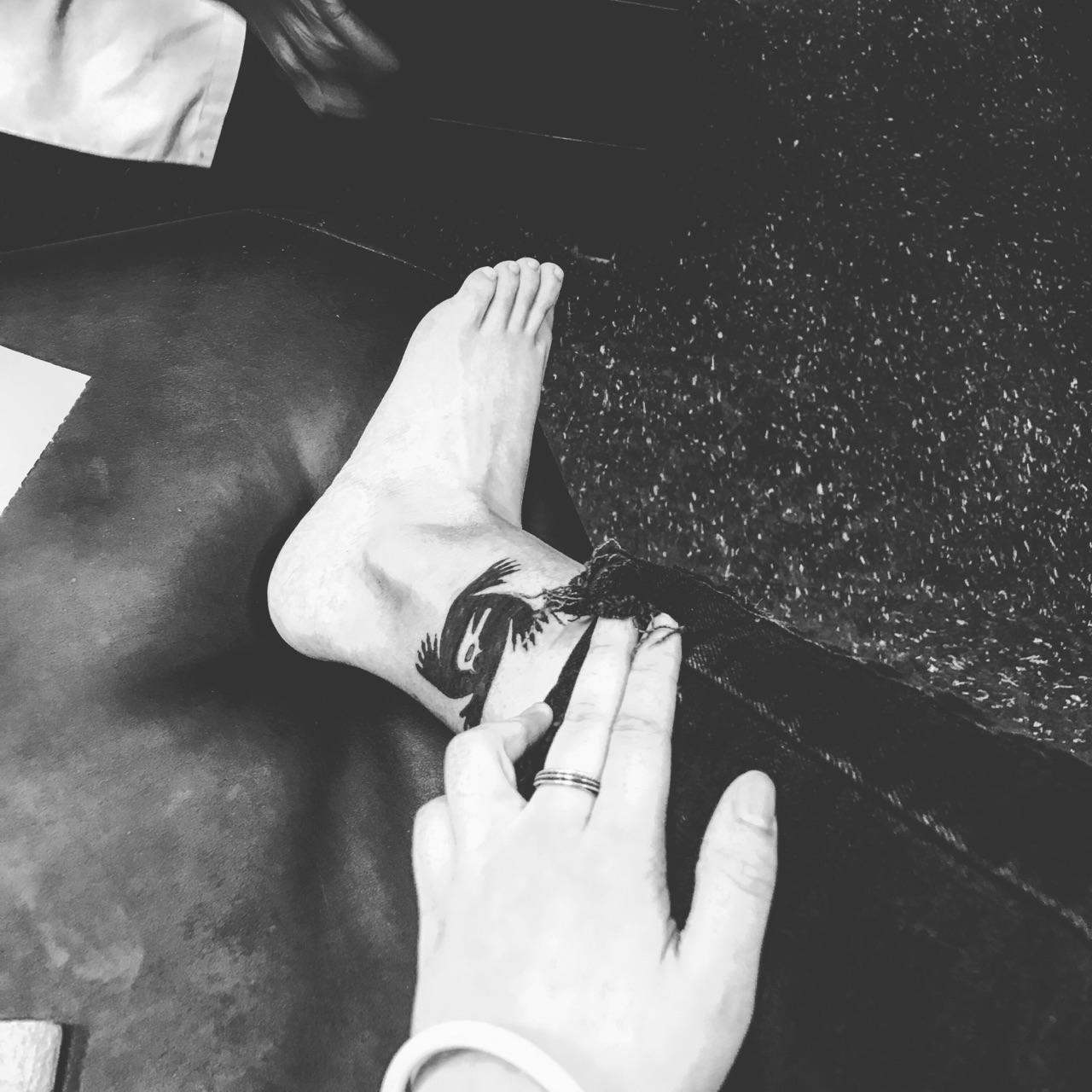 传来"4号你拿什么身份来踩我你必是一张狼牌"…(脑补正义凛然的口气)