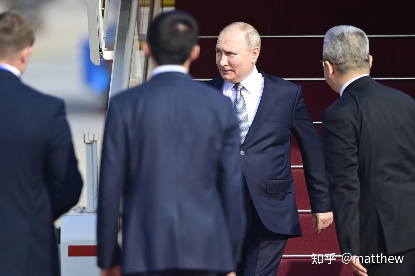 普京抵达北京与习近平会谈 | 联合早报