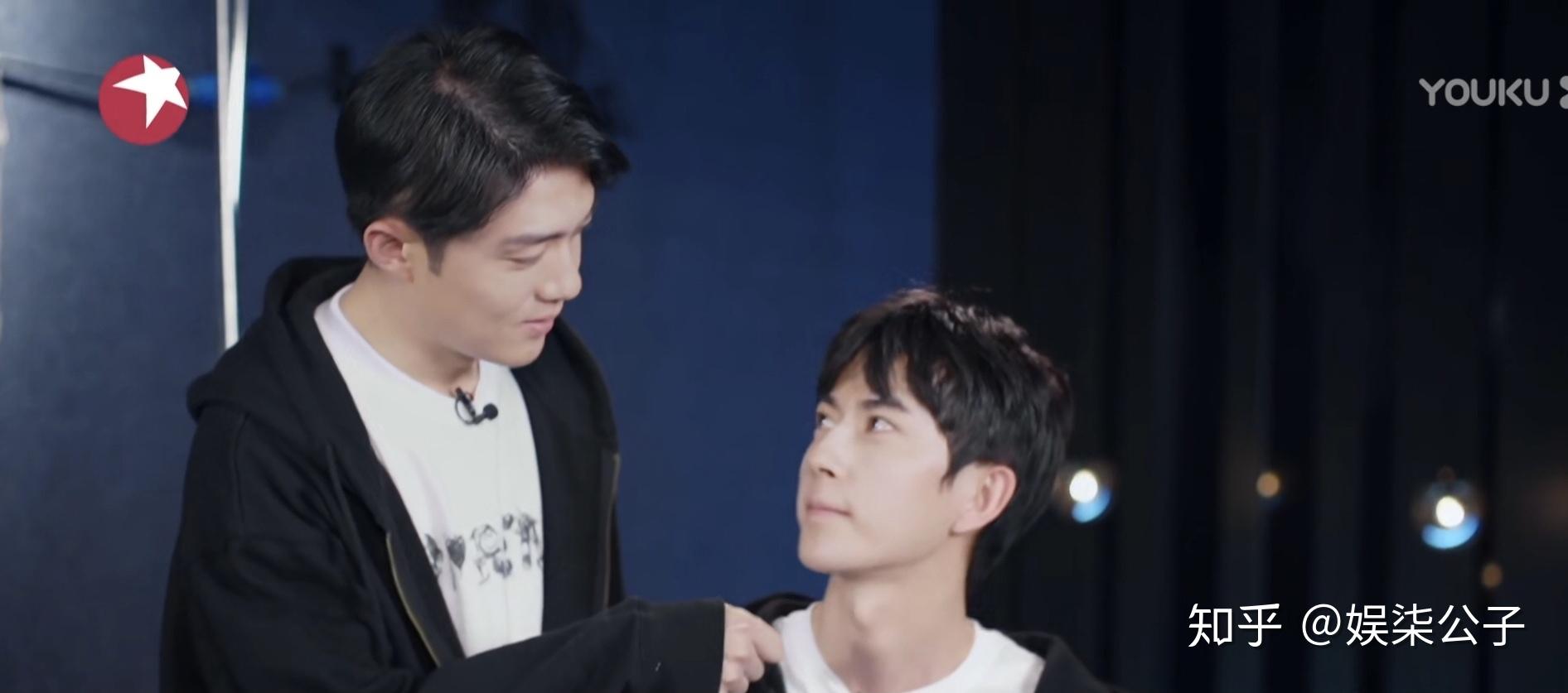 另一件小事是于朦胧和李泽锋在《追光吧!