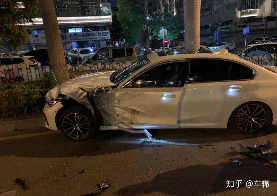 理想one被宝马3系撞成断轴是角度诡异还是设计缺陷