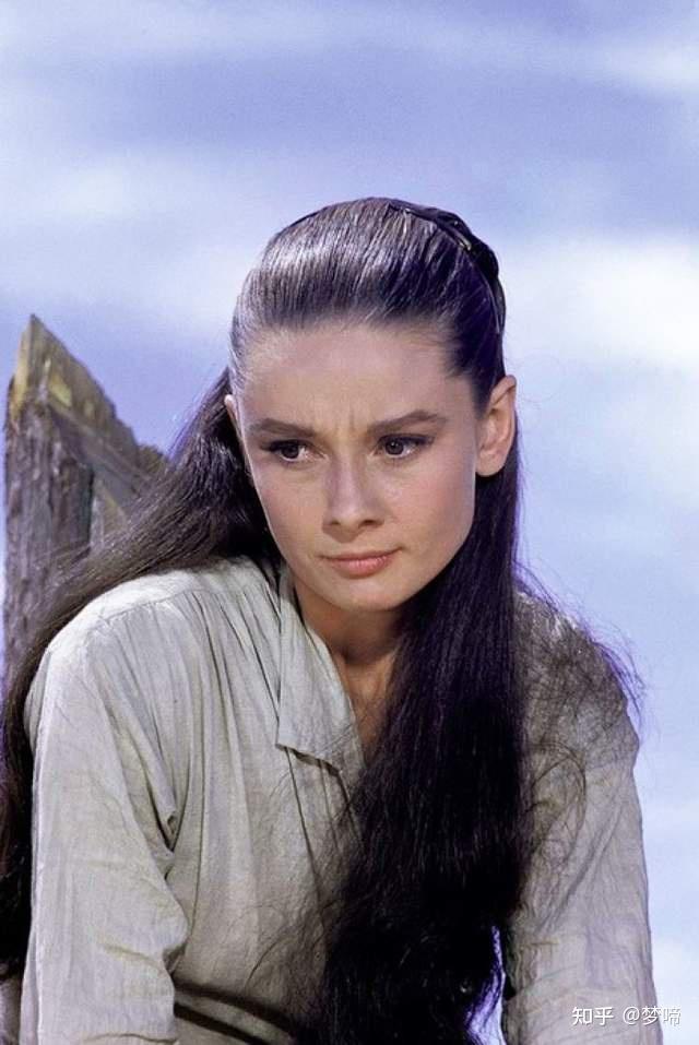 《恩怨情天》《恩怨情天》1961年10月5日,奥黛丽·赫本与乔治·佩帕德