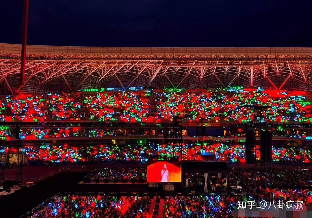 更是为了抢占优势位置而公然打架,被抓进了局子里头,喜提蓝底白字通报