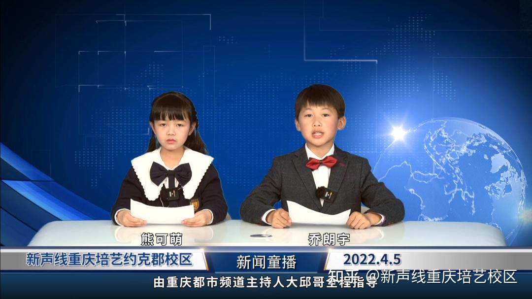 进行新闻节目的播报毫不怯场,大方得体地在都市频道主持人大邱哥的