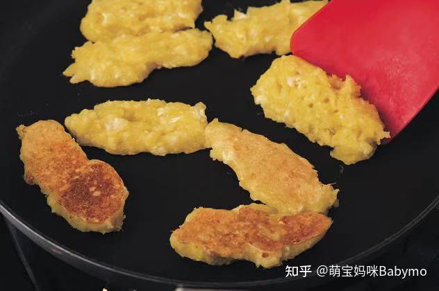 宝宝用手抓食又能育脑的红薯烧饼