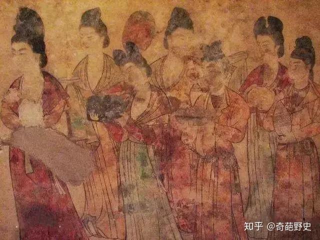 唐代小姐姐为何爱穿低胸装
