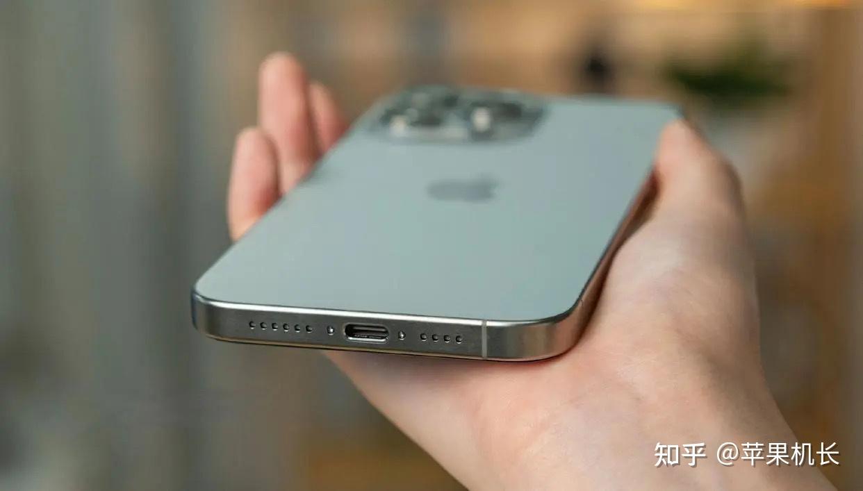 在电池续航方面,iphone 15 pro max也表现出了令人赞叹的能力.