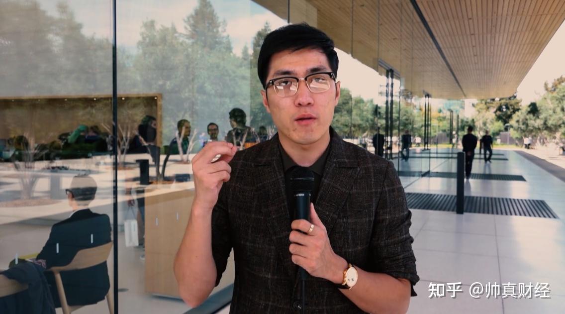 "2014年,老罗信心满满地推出了在他看来极具工匠精神的锤子手机,发布