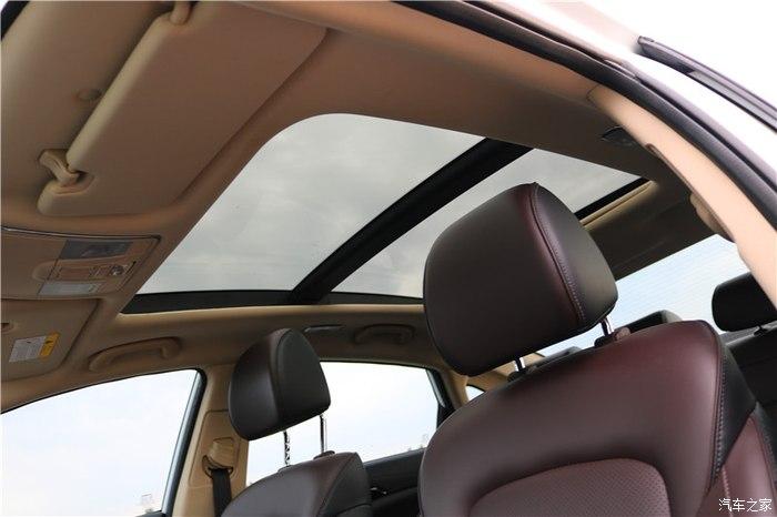 全景天窗一张特写平滑的仪表台前面很好看最喜欢的就是液晶仪表美丽的