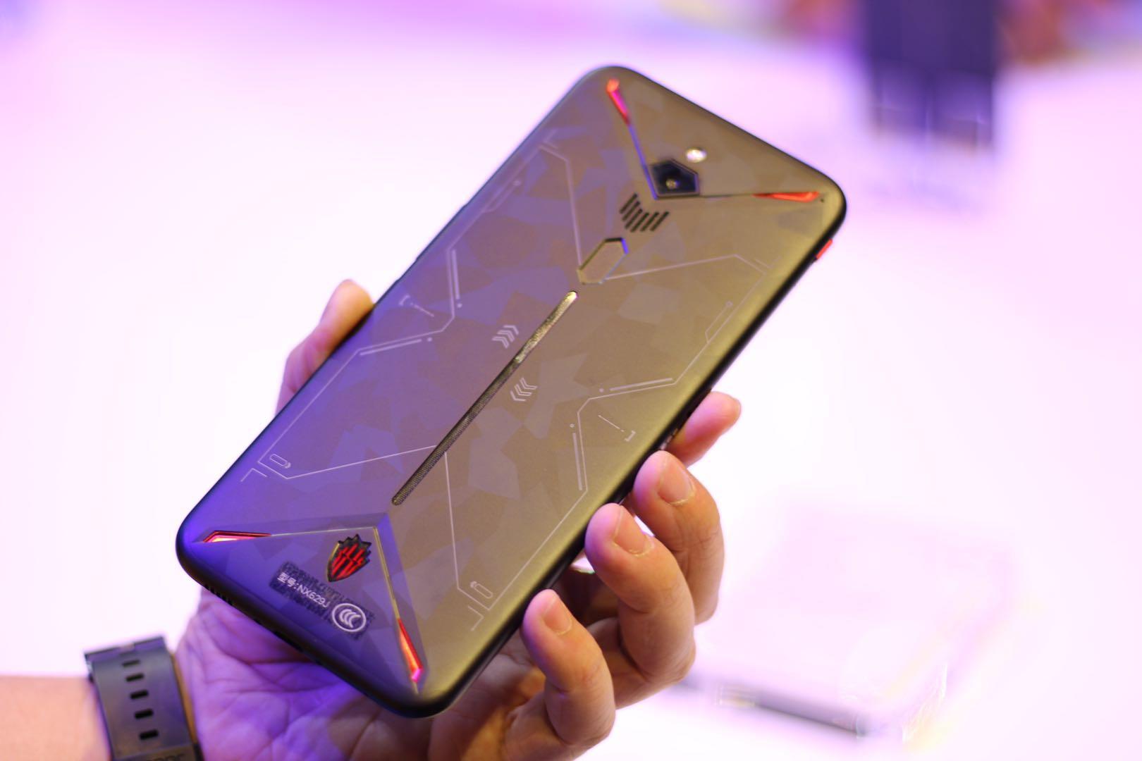 红魔3快速上手风冷高刷新率屏这就是电竞手机终结者