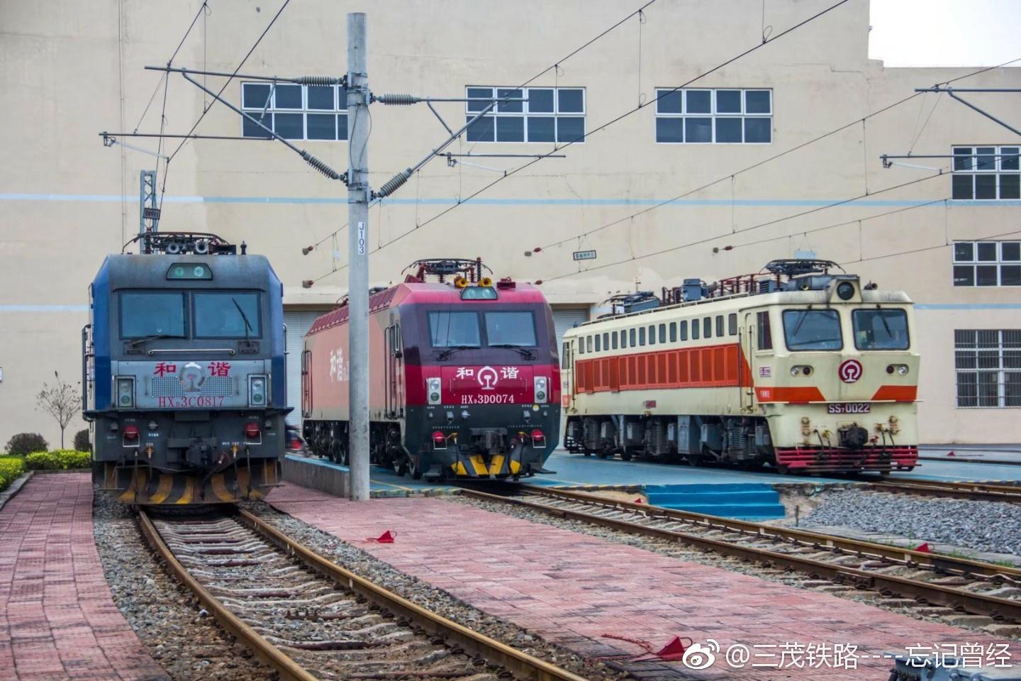 南宁铁路局配属了几乎全路所有的ss7型电力机车.