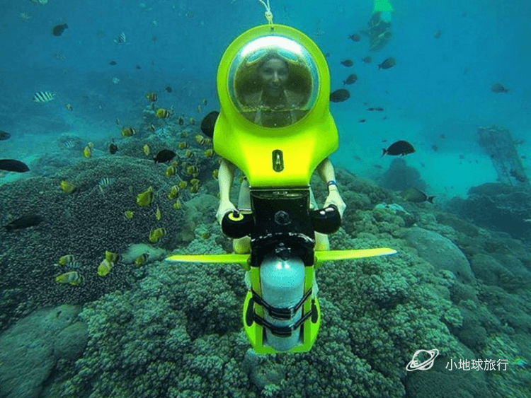 没错,它看起来就像一艘萌萌的单人黄色潜水艇.