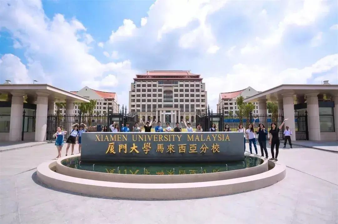 与结对计划相似,学生可以通过在著名的外国大学学习学位,并在大学的本