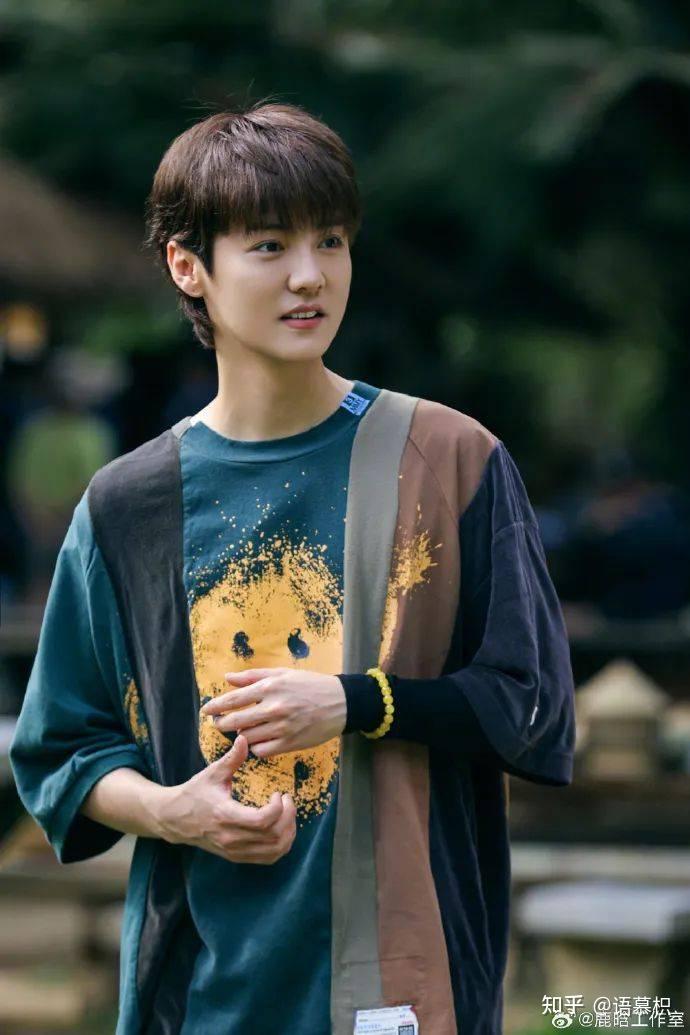 鹿晗关晓彤亲日?曾舜晞倒贴?仝卓得罪资本?牛骏峰蹭资源?